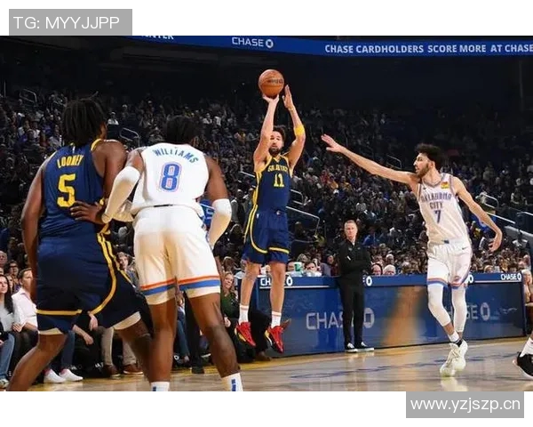 克莱替补首节表现出色5分钟内贡献5分2板1助1断展现冷静实力