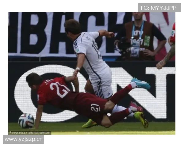 内托禁区内摔倒未获判罚C罗射门稍稍偏出引发争议 内托禁区内摔倒未获判罚C罗射门稍稍偏出引发争议